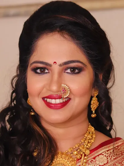 I believe in showing real, unedited makeup. This is a close up of a Maharashtrian bride's reception look, showcasing a bold red lip and defined eyes that look beautiful without any beauty filters.