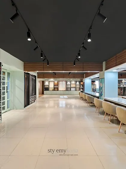 A view of the wallpaper gallery and the main consultation area. Designing a commercial space like this requires a deep understanding of both client needs and project timelines, which is a challenge I truly enjoy.