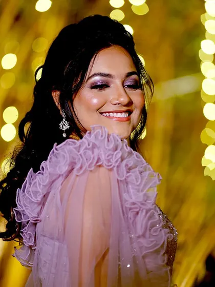 This bride radiated grace and elegance in her lavender reception gown. The glamorous makeup and soft hairstyle made her look absolutely spellbinding.