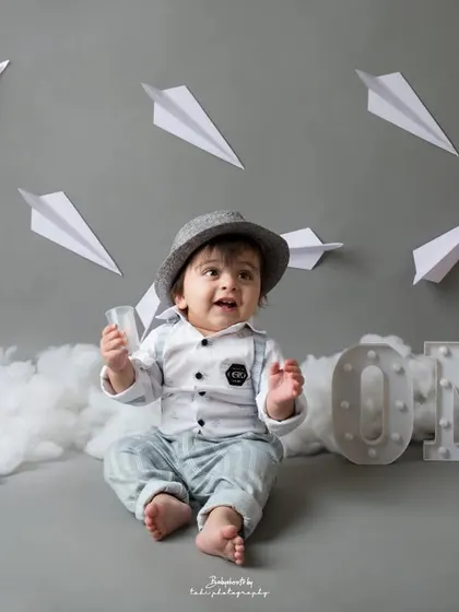 Ready for takeoff! This aviator-themed first birthday shoot is a creative and fun way to celebrate a little boy's big day.