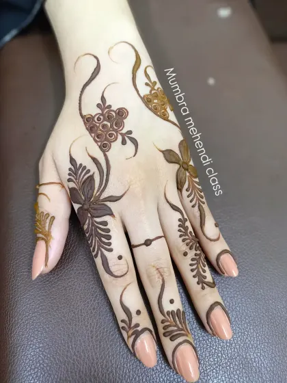 This is a beautiful Gulf henna design, with delicate flowers and leaves that trail up the hand.