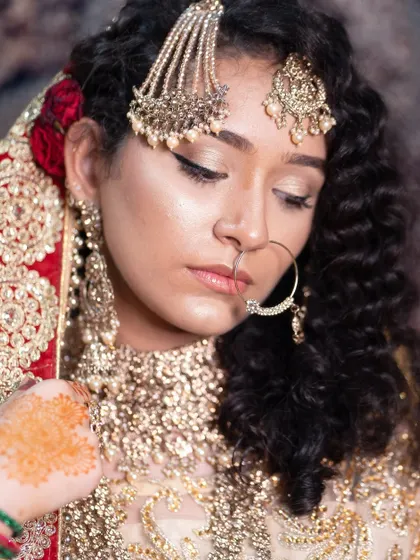 A closer look at one of the Heeramandi-inspired creations, executed by one of my talented students under my mentorship. The soft glam with a winged liner is both classic and beautiful.