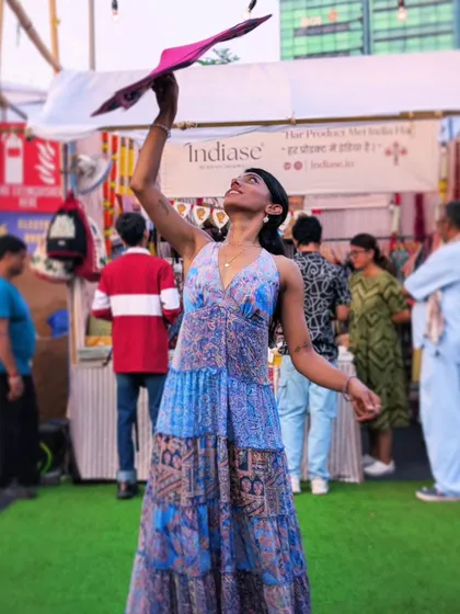 Another shot of me spinning the dapo at a market. I really do take it everywhere! It's so light and easy to carry, perfect for a spontaneous flow session.