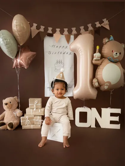 A classic portrait for his first birthday. Before the cake comes out, we take some time to capture clean, timeless photos of the birthday boy.