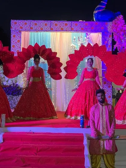 Our male and female performers on stage, ready for a Grand Varmala entry. We provide a full team to create a complete and balanced performance.