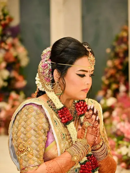 The deep henna stain looks beautiful against the bride's ornate wedding attire. We ensure our henna gives you a picture perfect result.
