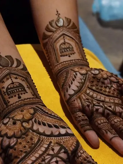 An Eid special design featuring mosque domes (gumbad) and intricate patterns. This is a beautiful way to celebrate the festival with traditional motifs.