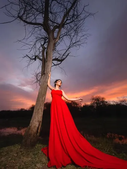 The beauty of a simple silhouette against a stunning sunset. This red trail gown is perfect for capturing those breathtaking, golden-hour pre-wedding photos.