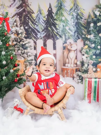 Waving hello from a winter wonderland. This Christmas baby photoshoot captures the magical feeling of the holiday season.