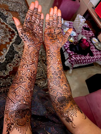 This photo showcases the beautiful dark stain of a full bridal henna design. The color is rich and even, a sign of high quality, natural henna.