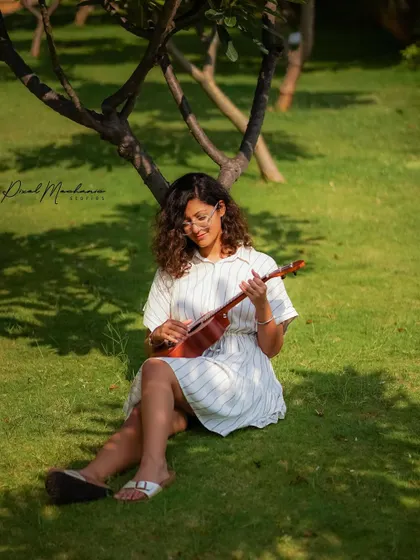 A peaceful moment in the park with a ukulele. Adding a personal prop like this is a great way to let your personality shine through in your portraits.
