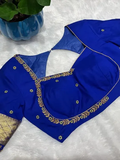 Serving sanskari sass in every stitch. This blouse is perfect for when you want to make a statement.