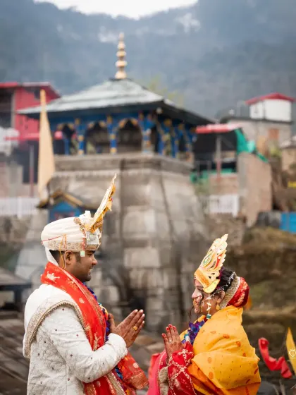 The couple offering prayers at the temple, a moment of shared faith and devotion at the start of their journey together.