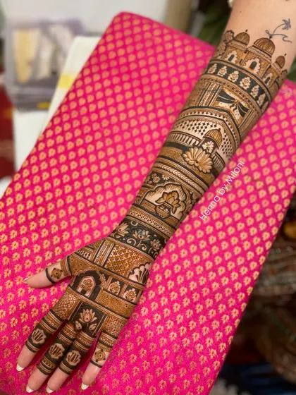A no-figure bridal mehendi for a Jain bride, focusing on architecture, lotuses, and other non-figurative traditional elements.