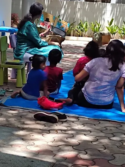 Story time under the tree during our ocean-themed workshop. I love taking advantage of our beautiful outdoor space for a cozy read-aloud session.