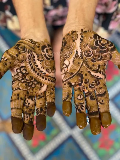 A floral design with a focus on the palms. The patterns are bold and clear, perfect for getting a deep, rich stain.