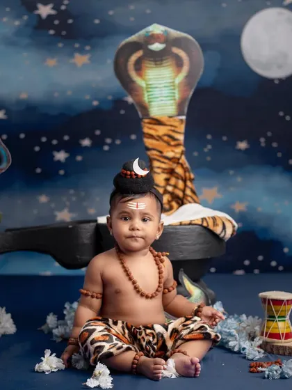 This little Shiva sits majestically on a shivling, with a cobra and the full moon creating a divine backdrop.
