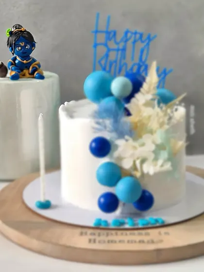 Another angle of the Janmashtami cake, showing the simple elegance of the design. This is my seasonal bestseller, the Frutilicious cake.