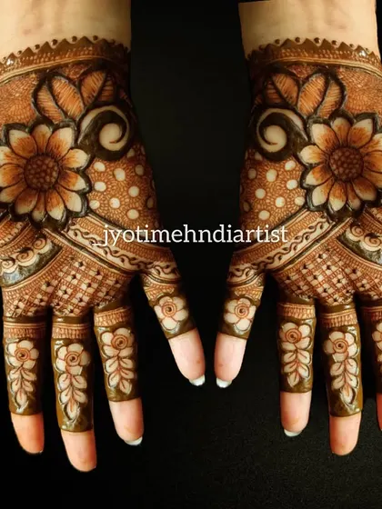 A gorgeous floral design covering both palms, with large, bold flowers as the centerpiece. The dotted shading adds a soft, beautiful texture.