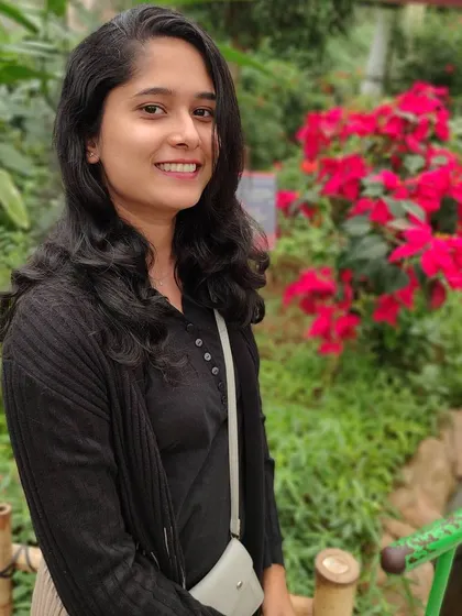 A bright smile to match the bright flowers. I try to carry this feeling of lightness and happiness with me everywhere.