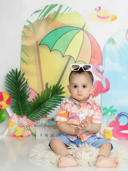 A more serious, model-like pose from our little beachgoer. I capture a range of expressions to give you lots of variety.