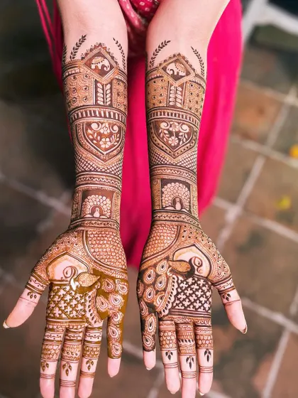 The same beautiful design, showcasing the intricate peacock figures and the detailed filler patterns that complete the look.