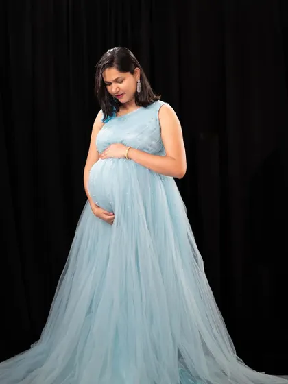 This simple and elegant light blue tulle gown is a wonderful choice for a classic and timeless maternity portrait.