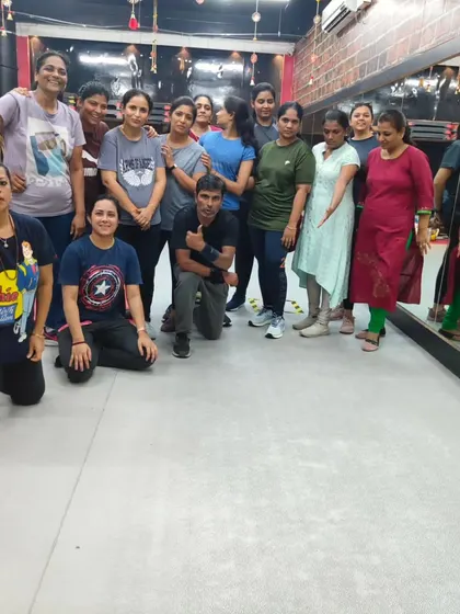 Back with a bang on a Monday. This group is ready to take on the week after a fantastic workout session.