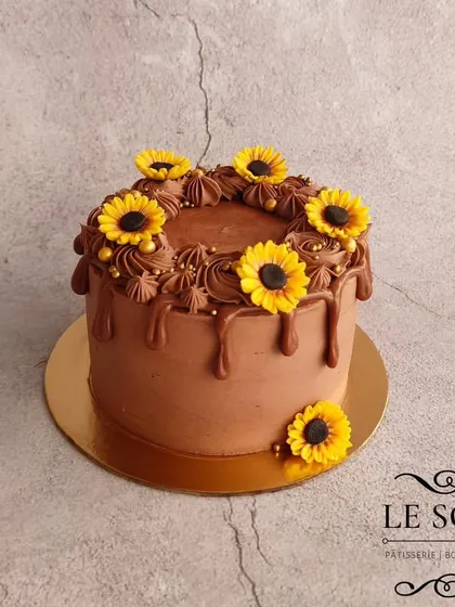 A rich and decadent take on the sunflower theme. This half-kg Intense Dark Chocolate Truffle cake is finished with chocolate buttercream and decorated with bright yellow sugar sunflowers.