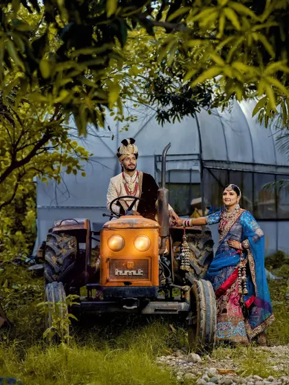 This is what happens when you mix love, laughter, and a bit of Himachali flair. I love creating unique couple portraits like this one in Chamba that go beyond the usual poses and truly show your personality.