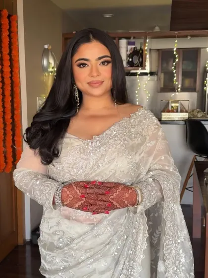 Posed to perfection, this bride showcases her intricate henna and the flawless finish of her makeup. The look is elegant, balanced, and enhances her features beautifully.