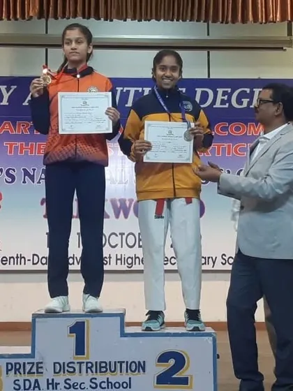 Our students on the winners' podium at the ICSE National Championship. With 2 gold and 4 silver medals, their performance was outstanding and a testament to their training.