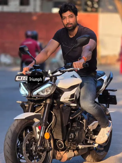 A front view of the Street Triple R. The design and performance are unmatched.