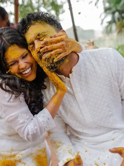 A Haldi ceremony that turned into a full-blown party. We love when celebrations are this energetic, allowing us to capture incredibly fun and dynamic candid shots.