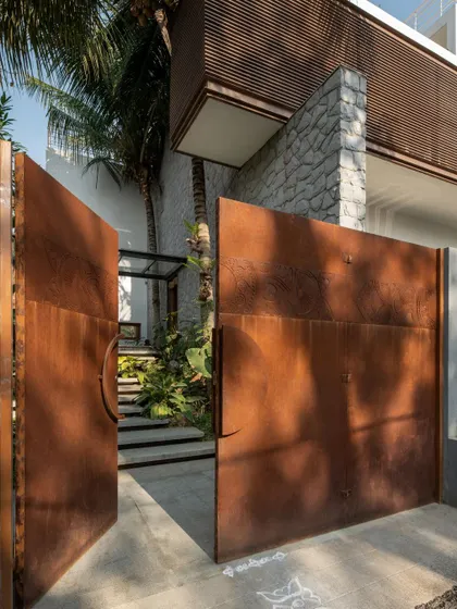 The imposing corten steel gates of the Siri residence, which feature custom-etched patterns, swing open to welcome you into a private world.