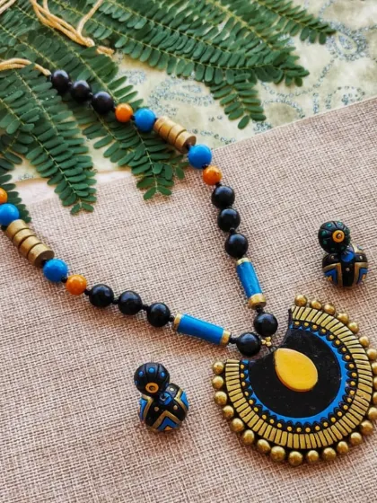 A full view of the elegant semi-circular pendant necklace.