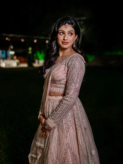 An intimate dance at the reception. We focus on capturing the connection between the couple, creating romantic and elegant photos of their evening celebration.