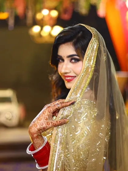 A beautiful portrait of my reception bride, with her golden veil framing her face. She looks like a movie star.