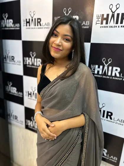 A simple yet elegant party look. The soft makeup and simple hairstyle work perfectly with this beautiful grey chiffon saree, making her look effortlessly stylish.