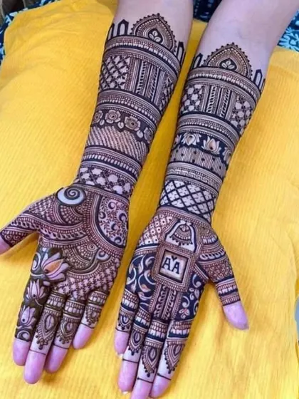 This engagement mehendi features the couple's initials 'AA' inside a geometric frame on the palm. It's a stylish and modern way to celebrate your union.
