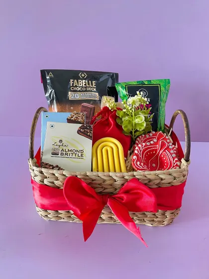 A single view of our Kauna basket hamper, filled with premium Fabelle chocolates and other treats, perfect for corporate clients.