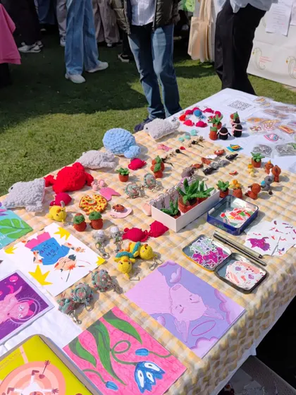 A closer look at my table display during a sunny market day. I arrange all my handmade goods, from the tiny crochet strawberries and carrots to the larger stingrays, so everyone can find something they love.