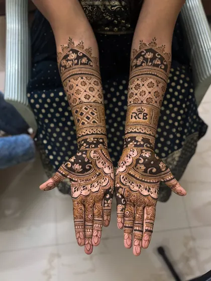 For the bride who is also a die-hard RCB fan. I loved personalizing this traditional bridal mehendi by incorporating the RCB logo right into the design.