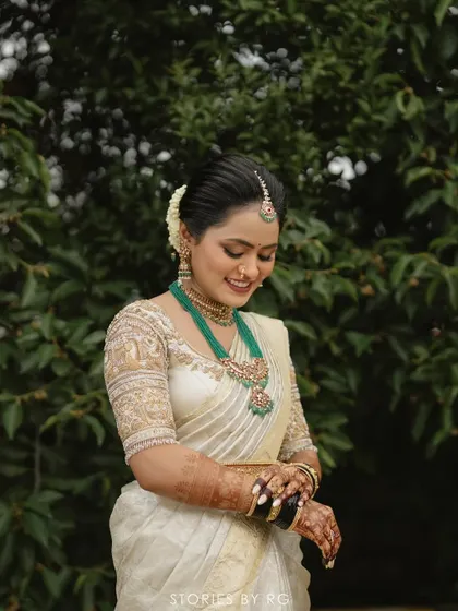 A happy, candid moment of bride Harshitha, glowing in her custom Anthariya ensemble.
