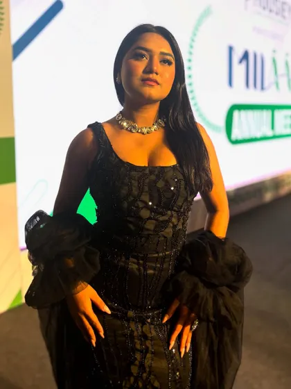 A final look at my glamorous outfit for the Housiey annual meet.