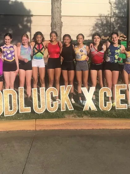 The whole Gold team getting together for a good luck photo before heading to the state championships.