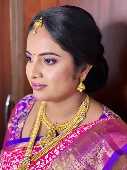 Vijayashree looking gorgeous for her baby’s naming ceremony. I used soft purple tones on the eyes to complement her beautiful pink and purple saree.