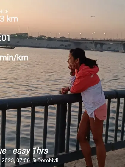 An easy 1-hour run by the water. A goal is a dream with a finish line. This run covered 11.33km at a 5:28/km pace.