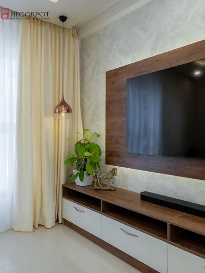 This Scandinavian-style TV unit combines a simple wood-textured back panel with a clean white console. The single copper pendant light adds a touch of modern elegance and warmth.