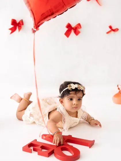 A cute tummy-time pose with "LOVE" blocks and a red heart balloon for a Valentine's mini-session.